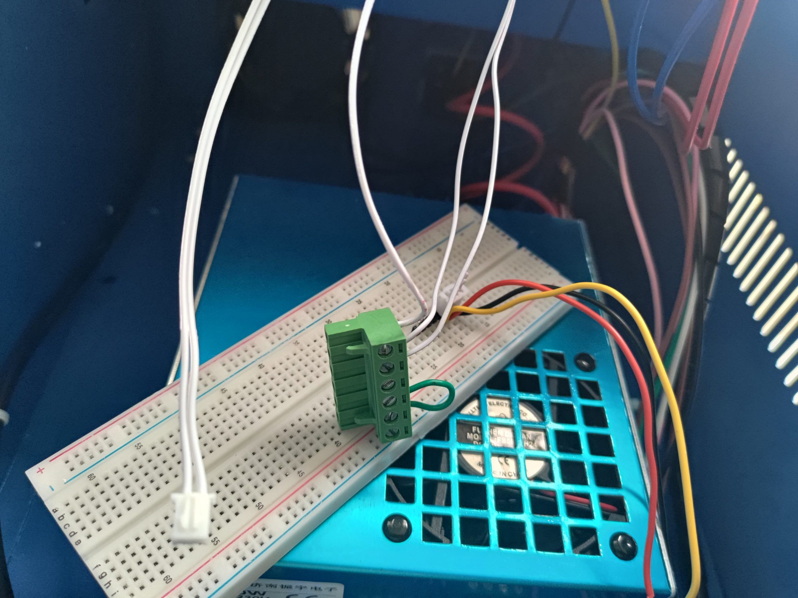 Anschlüsse am vom Breadboard auf den Laser übertragen